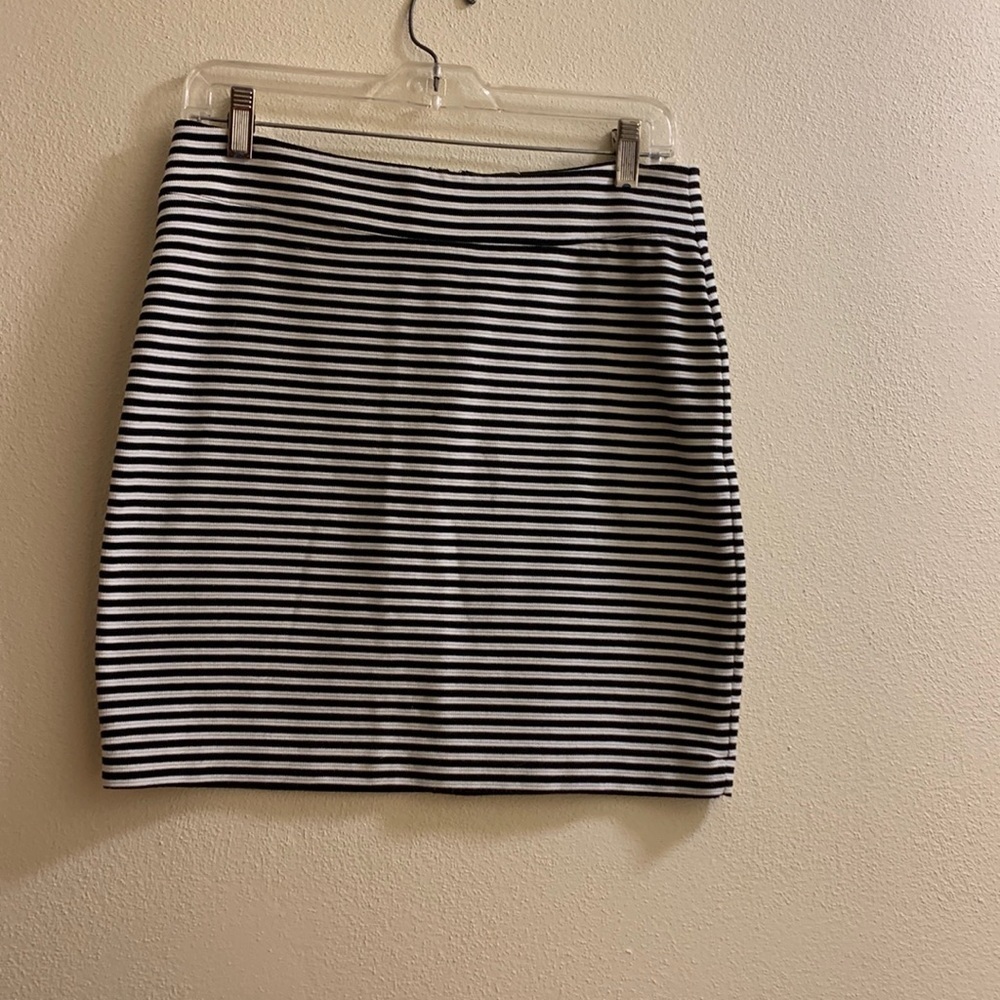 The Gap Black and White Striped Skirt size S